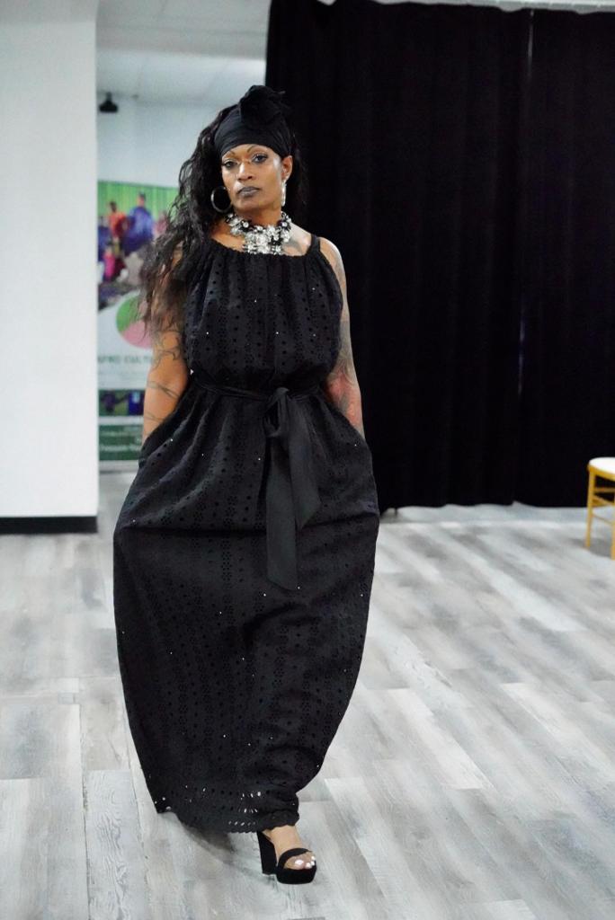 Elegant Black Lace Full-Length Spaghetti Strap Dress with Satin Waist FloFlourish Elegant Black Lace Full-Length Spaghetti Strap Dress with Satin Waist FloFlourish